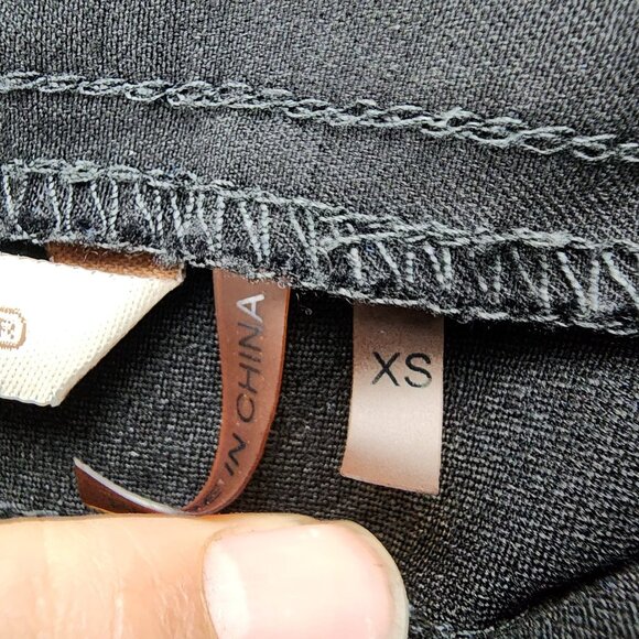 Soft Surroundings Shorts Womens XS Black Stretch Mid Rise *GUC* - Picture 3 of 11